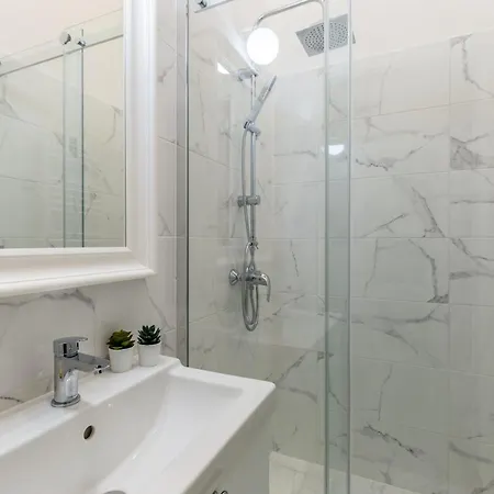 W33 - Prime Location - Comfortable Quality Apartments By Bqa Boedapest Buitenkant foto