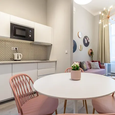 W33 - Prime Location - Comfortable Quality Apartments By Bqa Boedapest Buitenkant foto