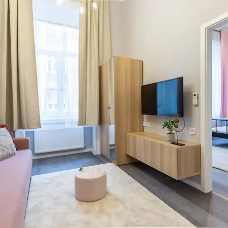 W33 - Prime Location - Comfortable Quality Apartments By Bqa Boedapest Buitenkant foto