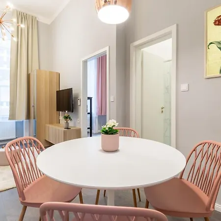 W33 - Prime Location - Comfortable Quality Apartments By Bqa Boedapest Buitenkant foto