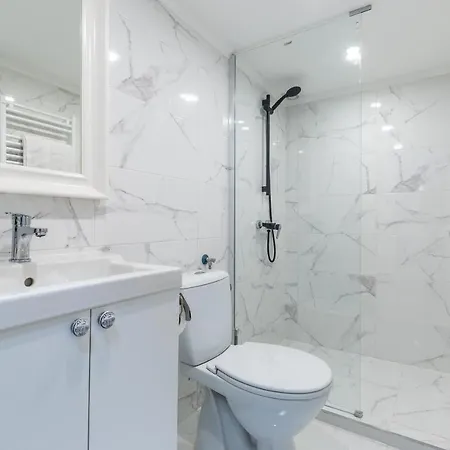 W33 - Prime Location - Comfortable Quality Apartments By Bqa Boedapest Buitenkant foto